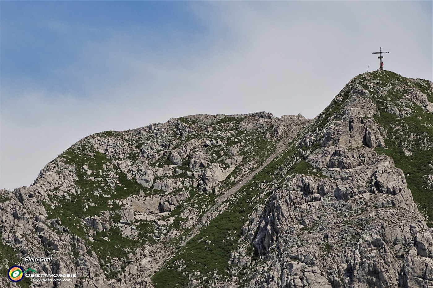 30 Zoom in cima di Corna Piana (2310 m).JPG